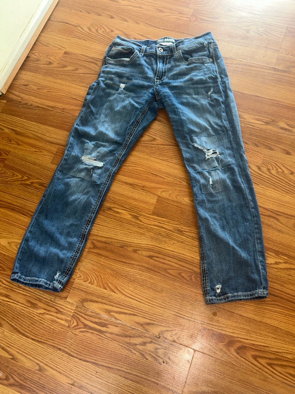 BKE Buckle Nolan Jeans 32R Straight Leg Low Rise Distressed